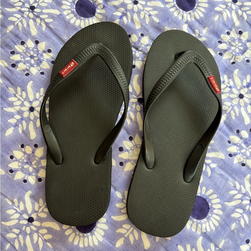New Olli Flip Flops Size 39